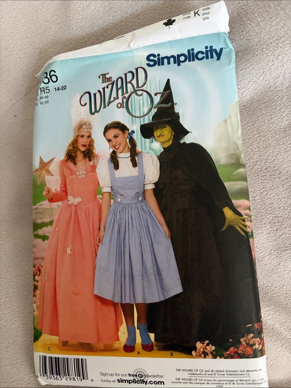 Simplicity Blue Dorothy Pinafore & Wizard of Oz Costume Pattern